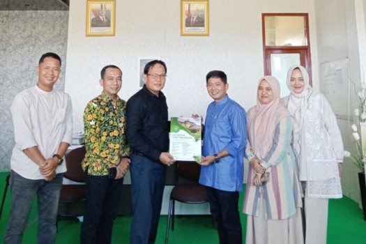 Diserahkan Rektor UPP, Nofriser Terima SK Sebagai Ka.Prodi Kewirausahaan
